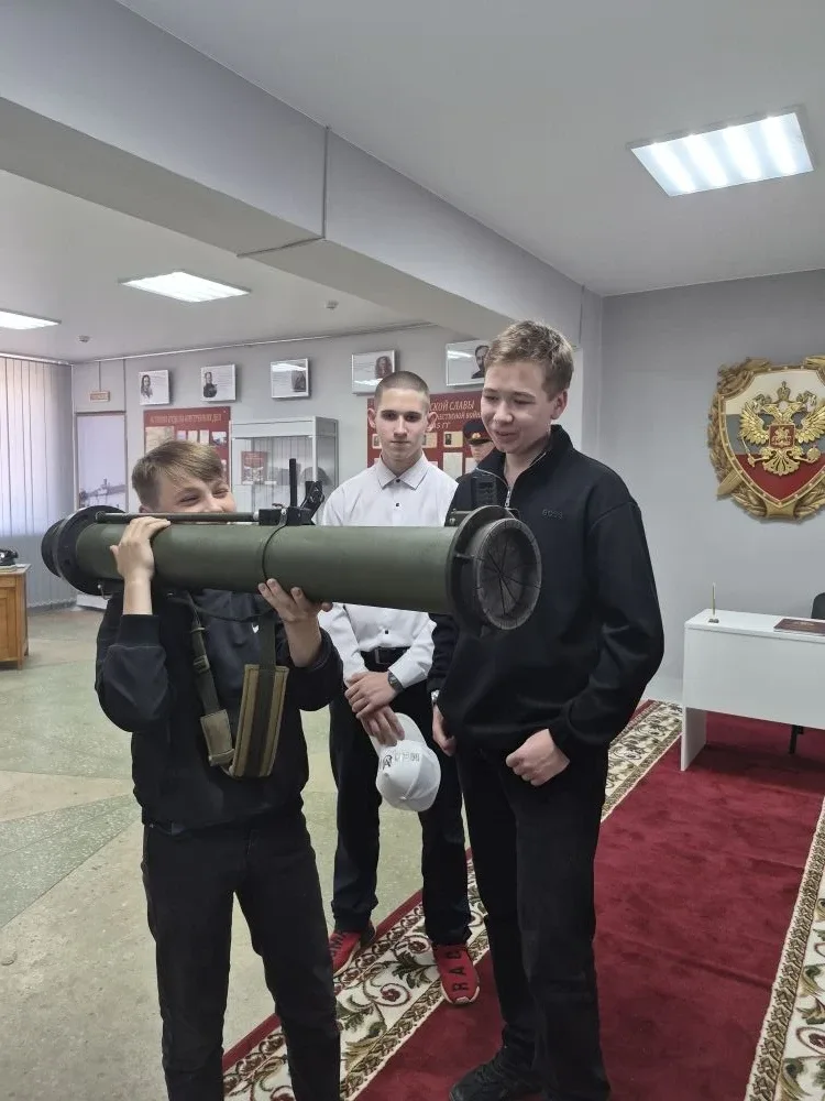 🗓Экскурсия в музей ОМВД России «Тамбовский»    18 мая ученики 10А и 9В классов посетили обновленный 