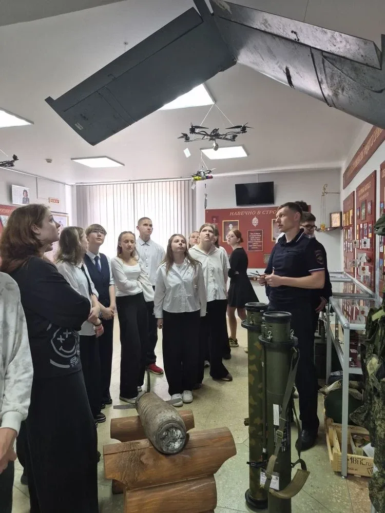 🗓Экскурсия в музей ОМВД России «Тамбовский»    18 мая ученики 10А и 9В классов посетили обновленный 