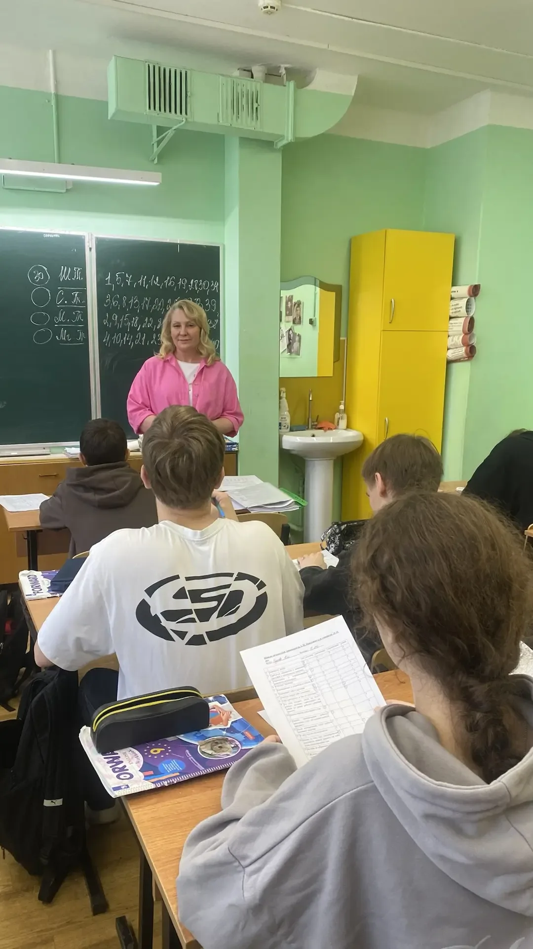 Вы когда-нибудь замечали, что иногда настроение «нормальное» — это не когда тебя никто не трогает, а