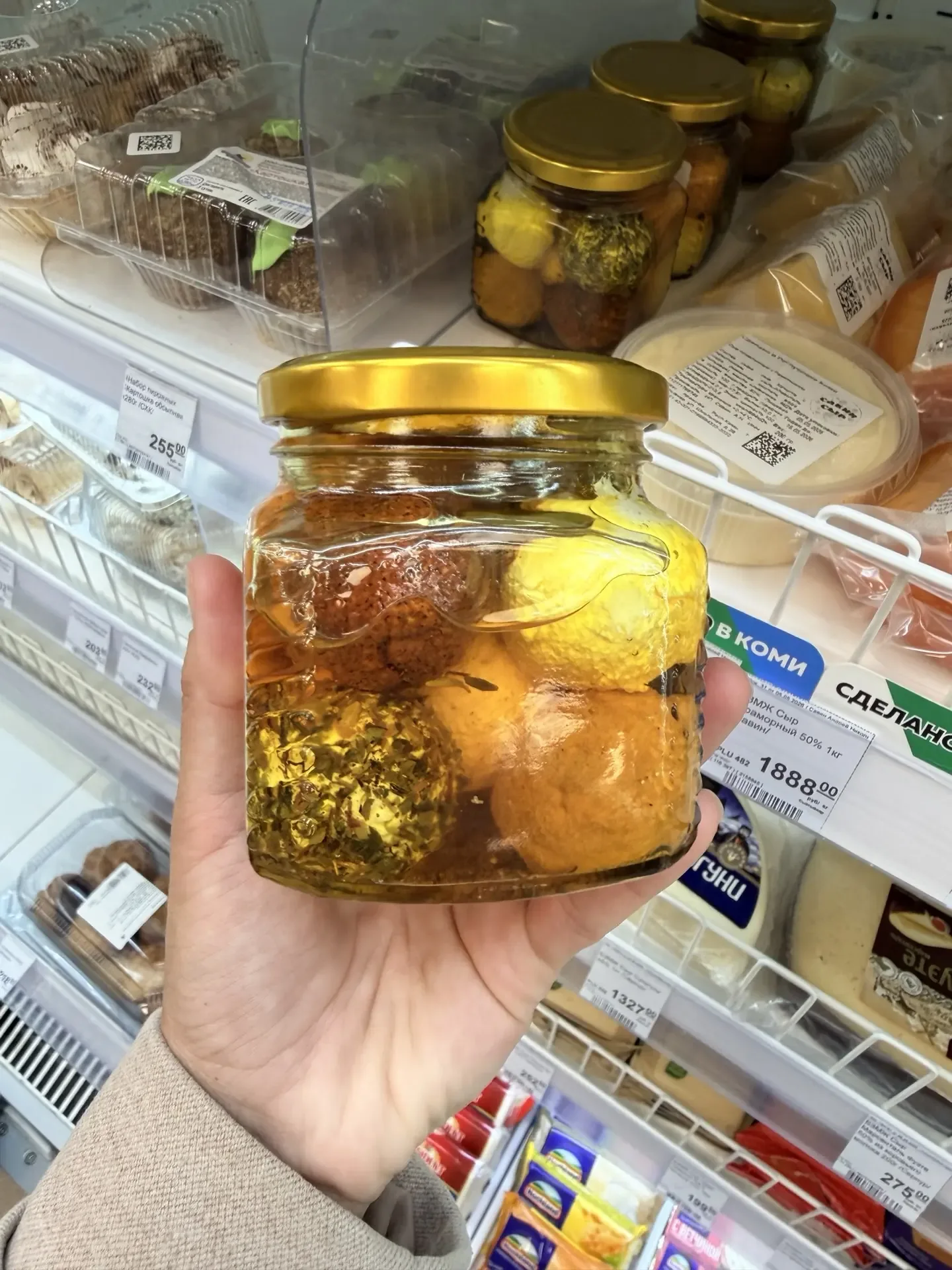 Сыр🧀   Любимчик многих, универсальный продукт с разной текстурой, цветом и вкусом,  источник белка, 
