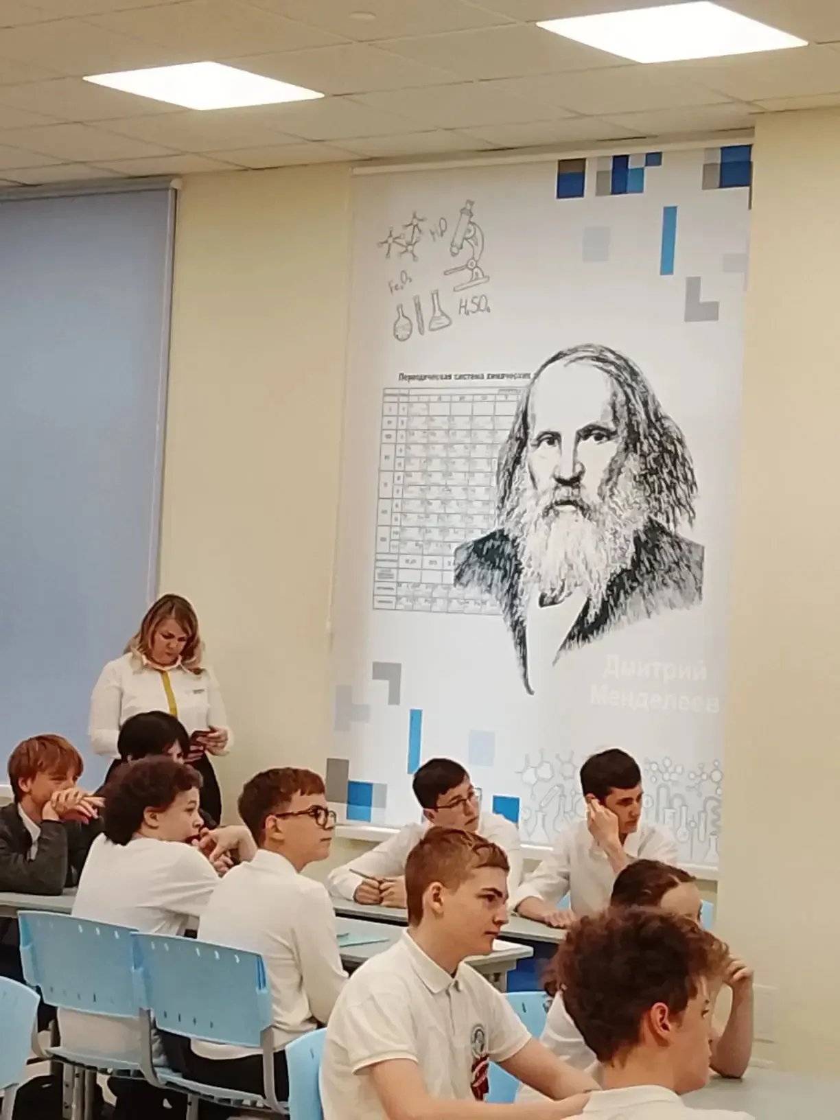 Команда 8-б класса посетила выставку-конкурс инновационных проектов в области робототехники и интелл