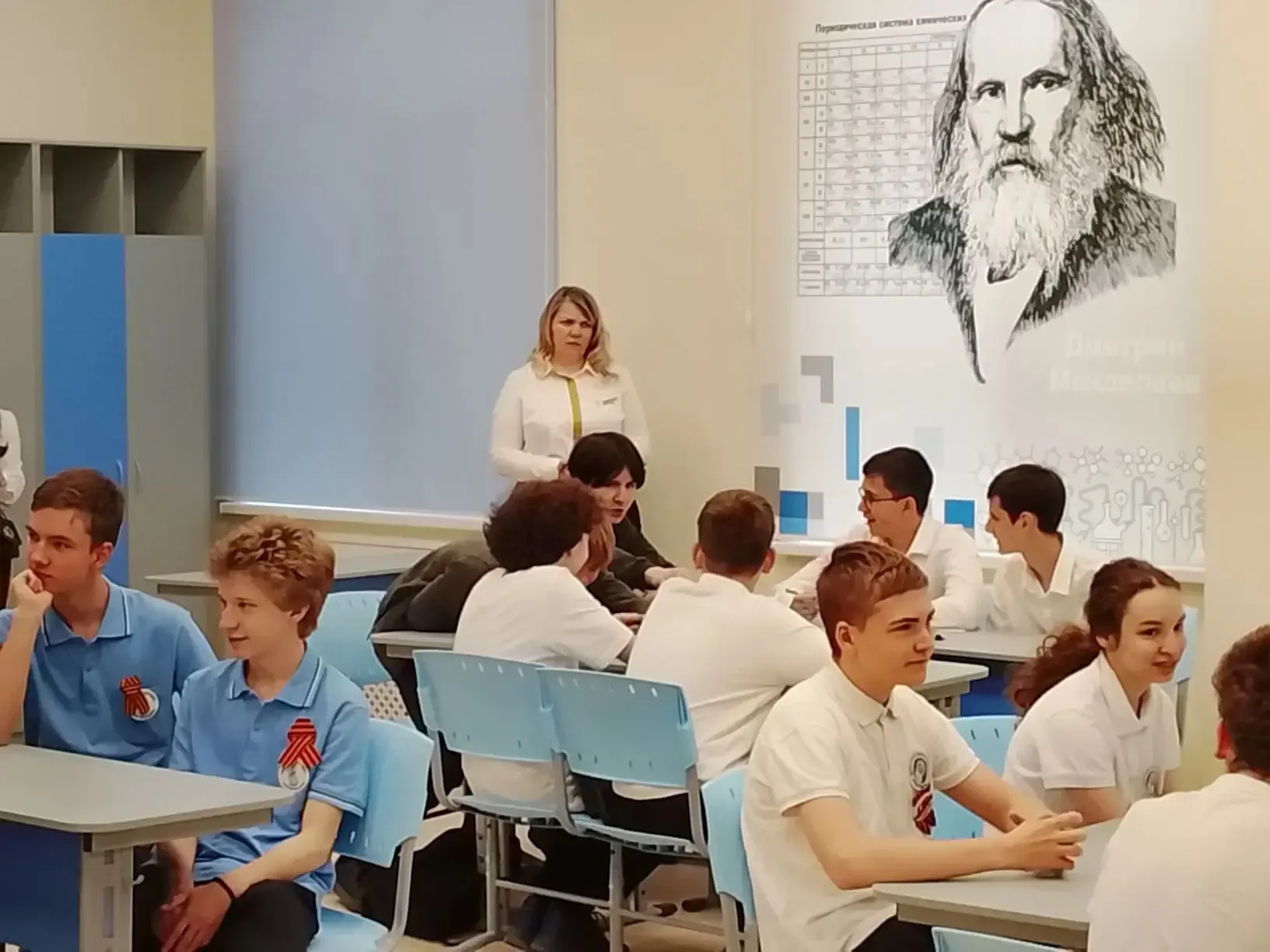 Команда 8-б класса посетила выставку-конкурс инновационных проектов в области робототехники и интелл