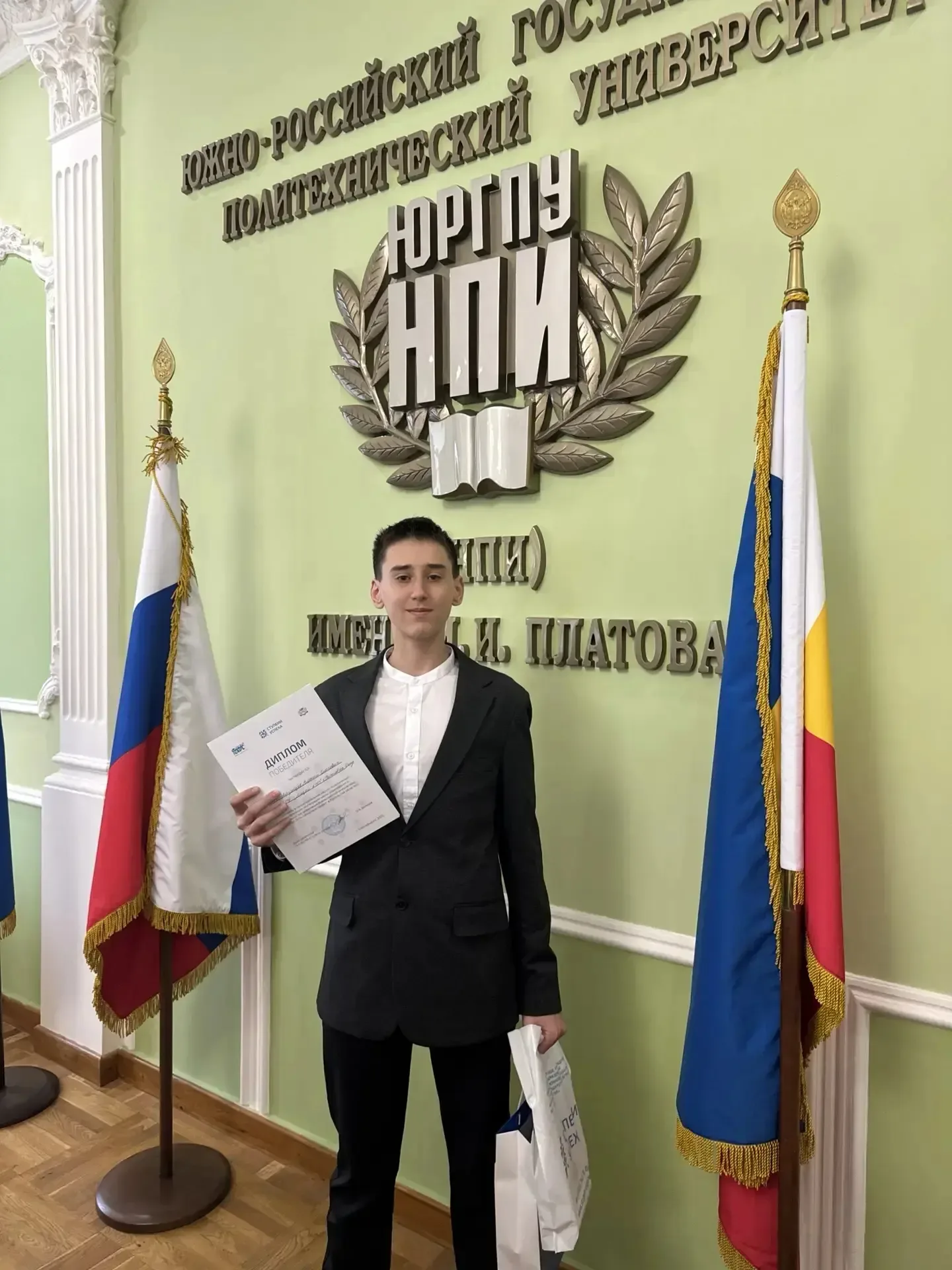 ✨ Обучающийся 8В класса Перевезенцев А. стал победителем в рамках защиты проекта на межрегиональной 