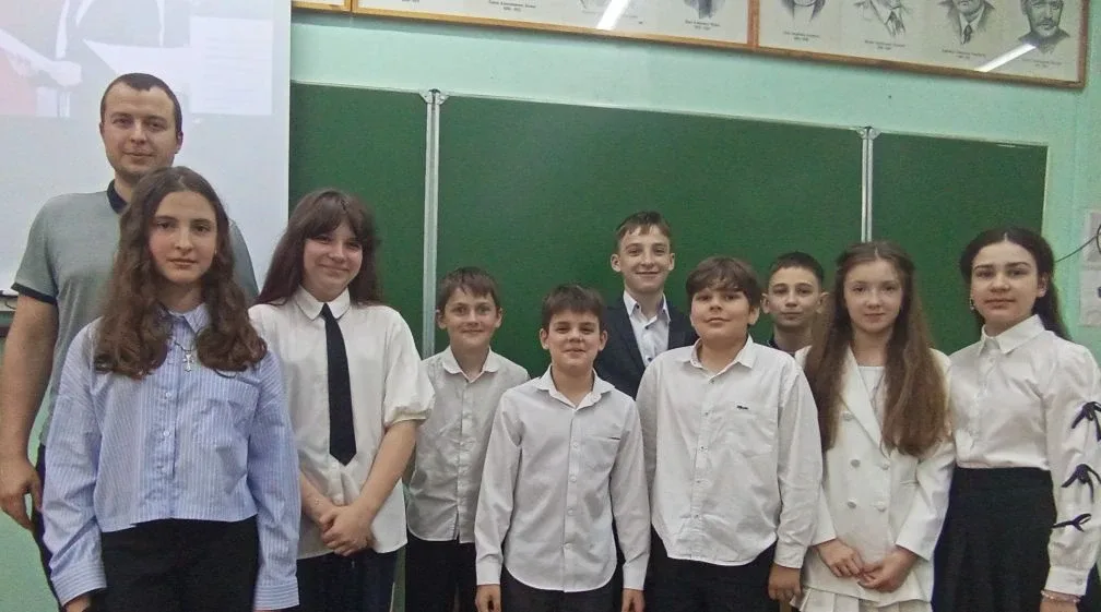 День общественных организаций   ✨ Советник директора по воспитанию Байрамов Т.А. провел для обучающи