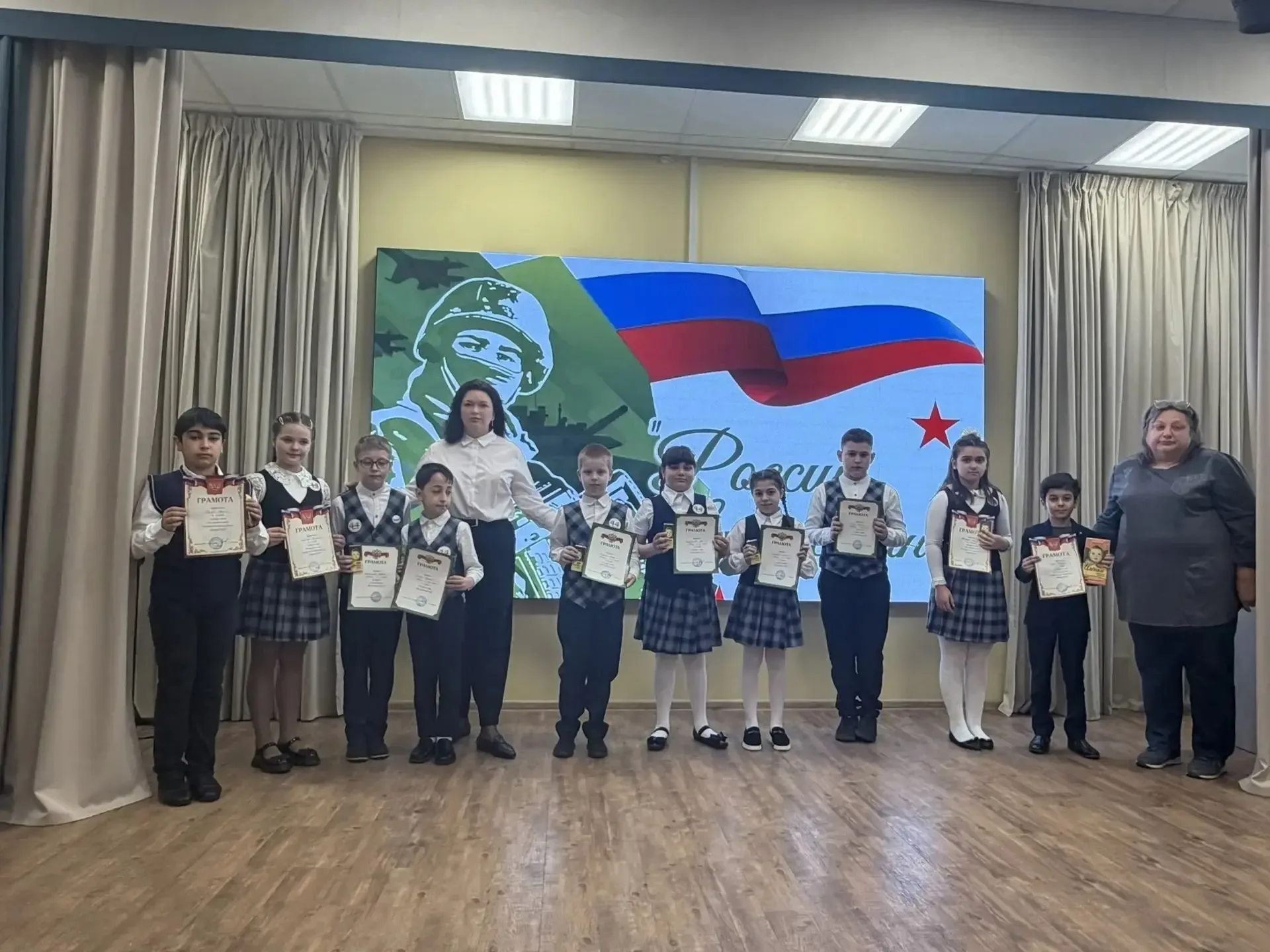 В нашей начальной школе состоялся трогательный патриотический конкурс чтецов «России верные сыны». Э