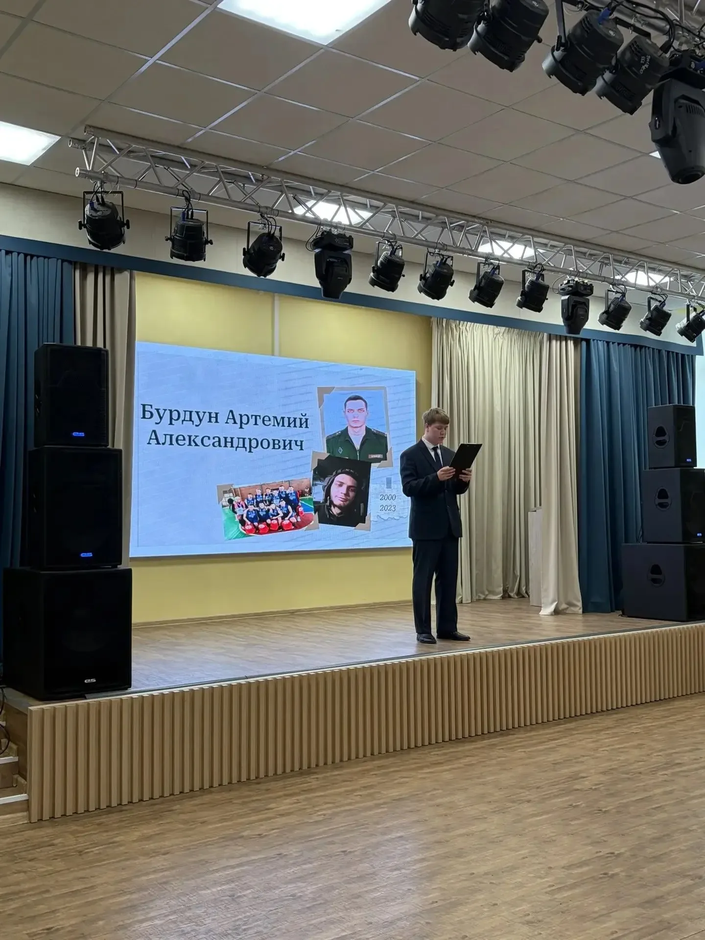 В нашей начальной школе состоялся трогательный патриотический конкурс чтецов «России верные сыны». Э