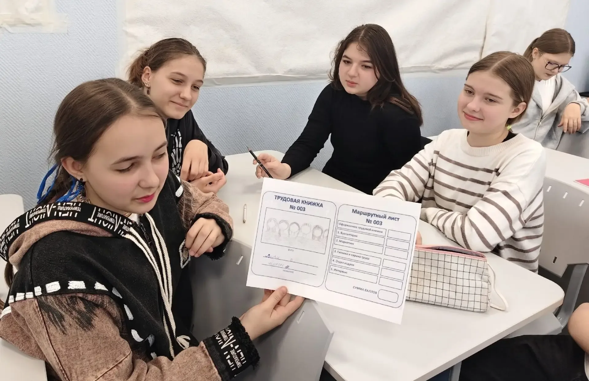 Наши ученики из 8«В» на шаг приблизились к пониманию взрослой жизни! В классе прошла деловая игра «Б