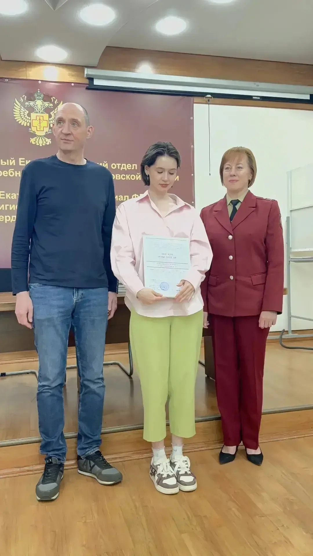 Ученицы  10 "Е" класса Калугина Екатерина, Сальникова Любовь, Шевела Дарья, Якушева София и 11 "П" к