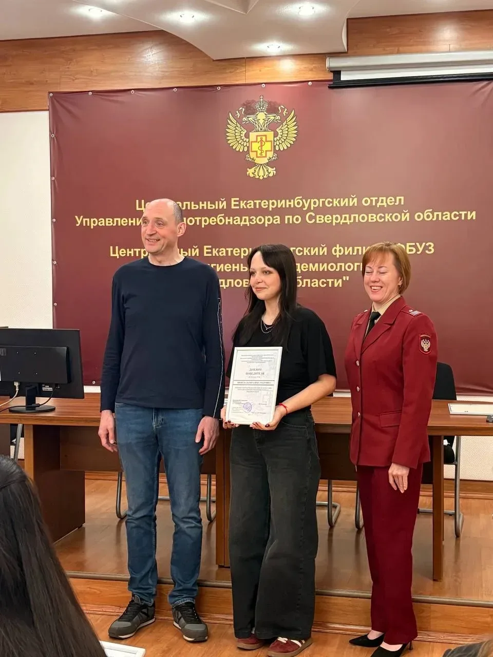 Ученицы  10 "Е" класса Калугина Екатерина, Сальникова Любовь, Шевела Дарья, Якушева София и 11 "П" к