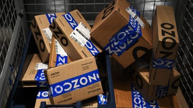OZON массово распродаёт товары со скидкой 95%, если они лежат на складе без движения более 60 дней. 