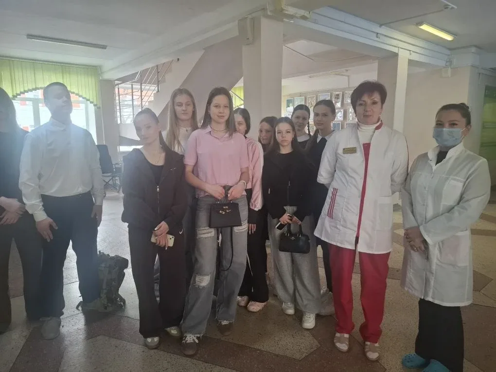 💡🩺Вчера группа учащихся из восьмых классов посетила детскую поликлинику с экскурсией, и это было по-