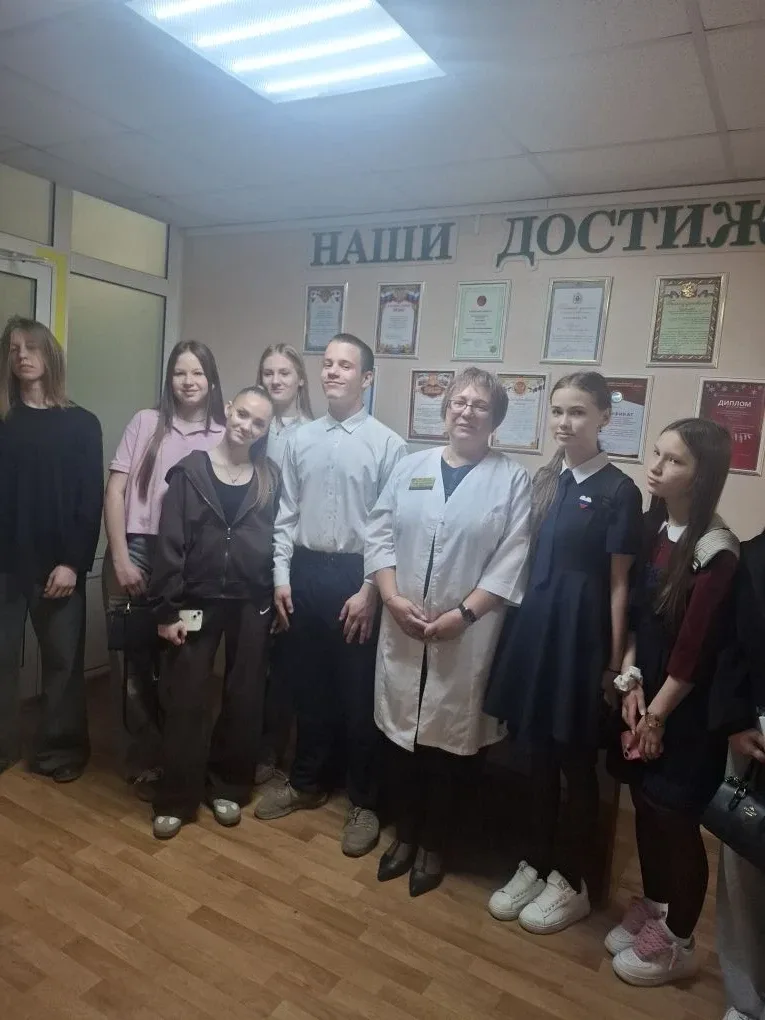 💡🩺Вчера группа учащихся из восьмых классов посетила детскую поликлинику с экскурсией, и это было по-