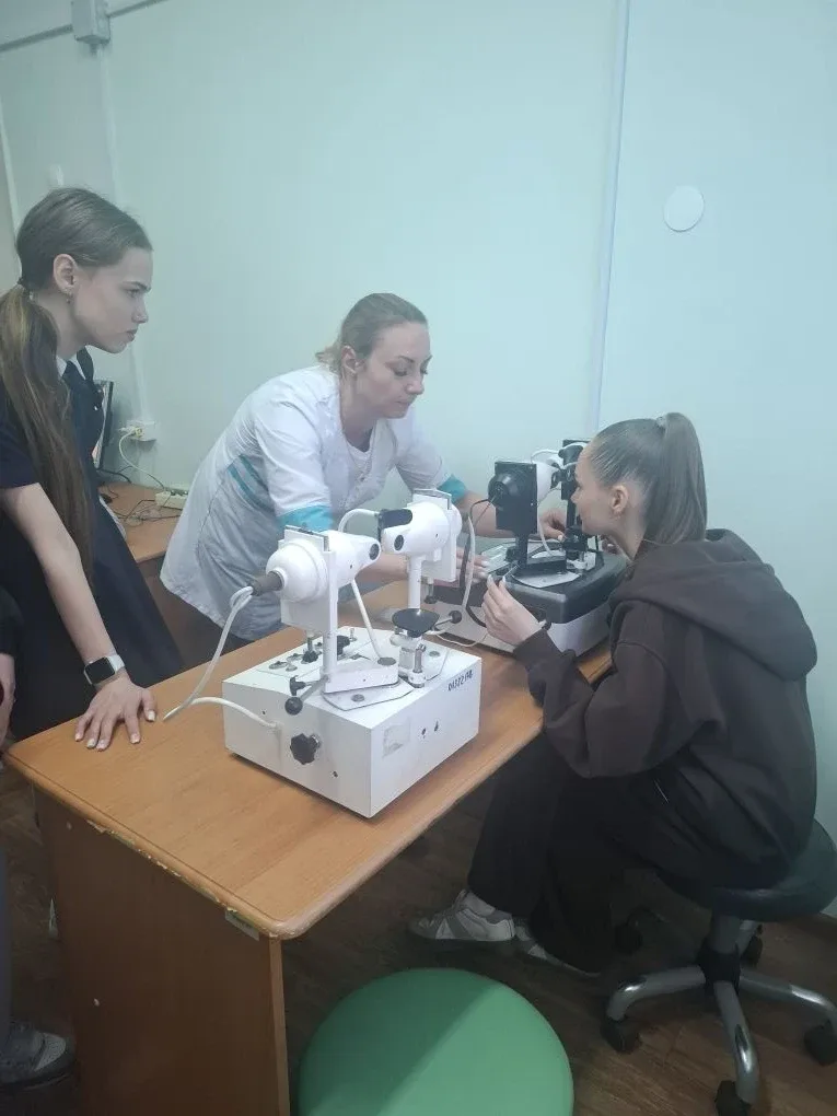 💡🩺Вчера группа учащихся из восьмых классов посетила детскую поликлинику с экскурсией, и это было по-