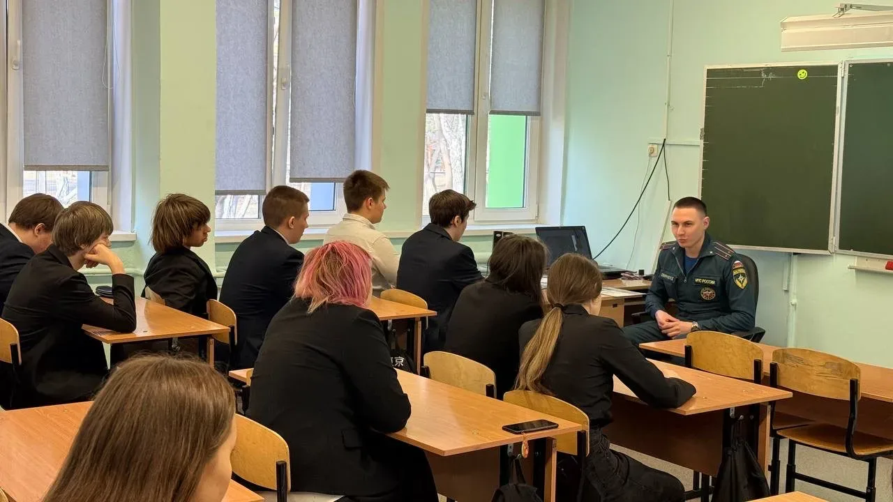 📢 Безопасность на первом месте: встреча с начальником караула 83 ПСЧ  В нашей школе прошла интересна