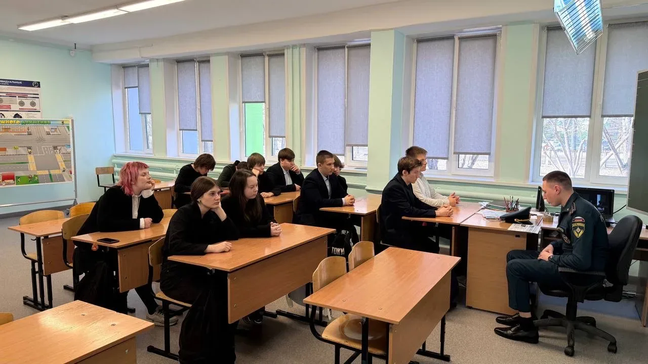 📢 Безопасность на первом месте: встреча с начальником караула 83 ПСЧ  В нашей школе прошла интересна