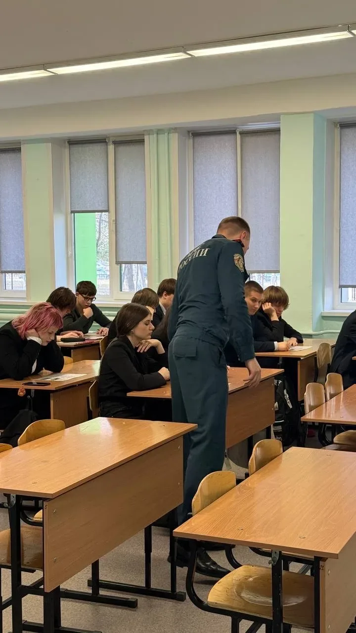 📢 Безопасность на первом месте: встреча с начальником караула 83 ПСЧ  В нашей школе прошла интересна