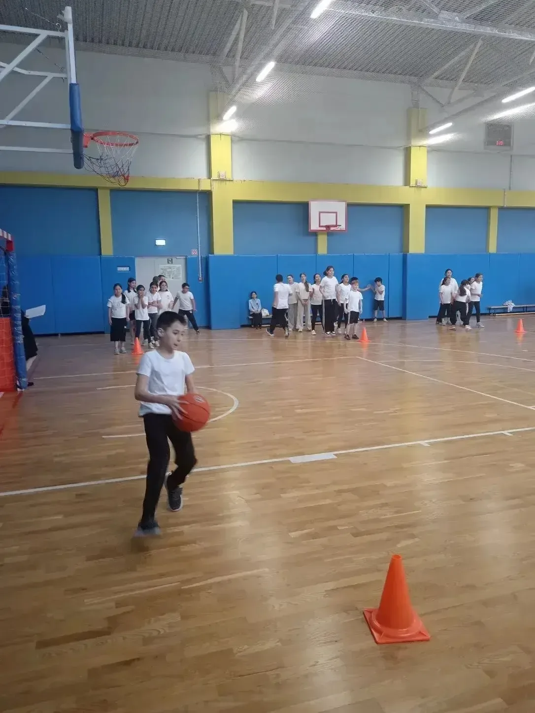 🏆 Спорт, азарт и командный дух в 4 «Д»!В рамках предметной недели прошёл открытый урок физкультуры, 
