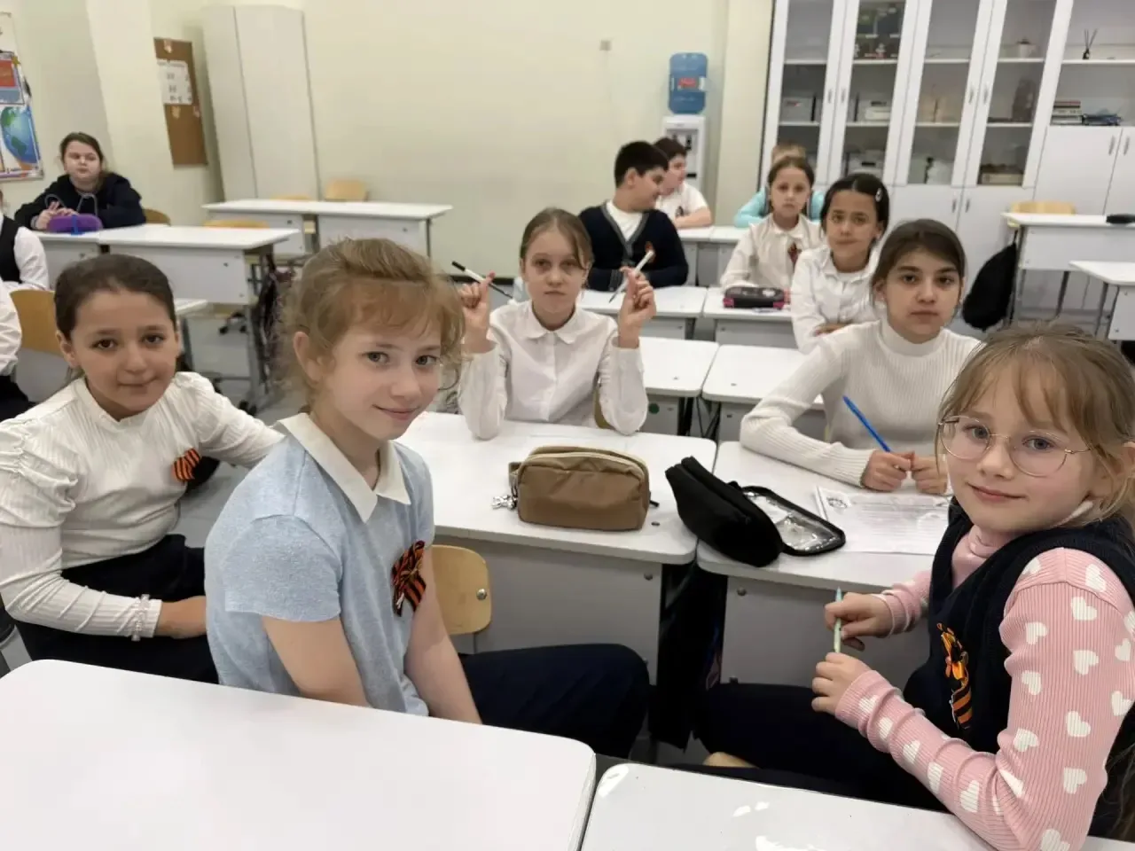 🚀 Квиз ко Дню космонавтики: прикоснуться к звёздам!  В 3 А классе состоялся захватывающий квиз, посв
