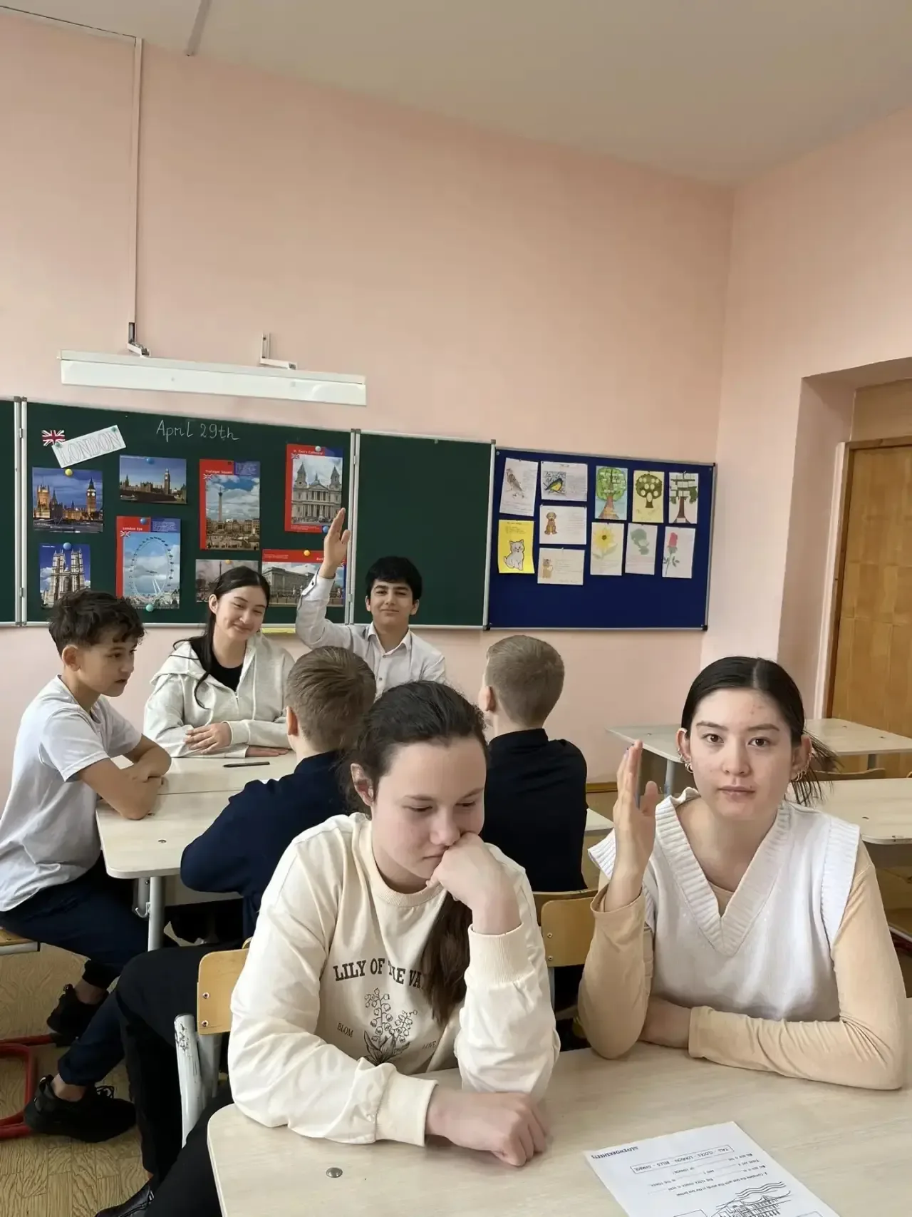 Загадочный Лондон за 40 минут? Легко! 🎡👑  29 апреля, в корпусе «Силикат» в 5 «Д» классе прошёл необы