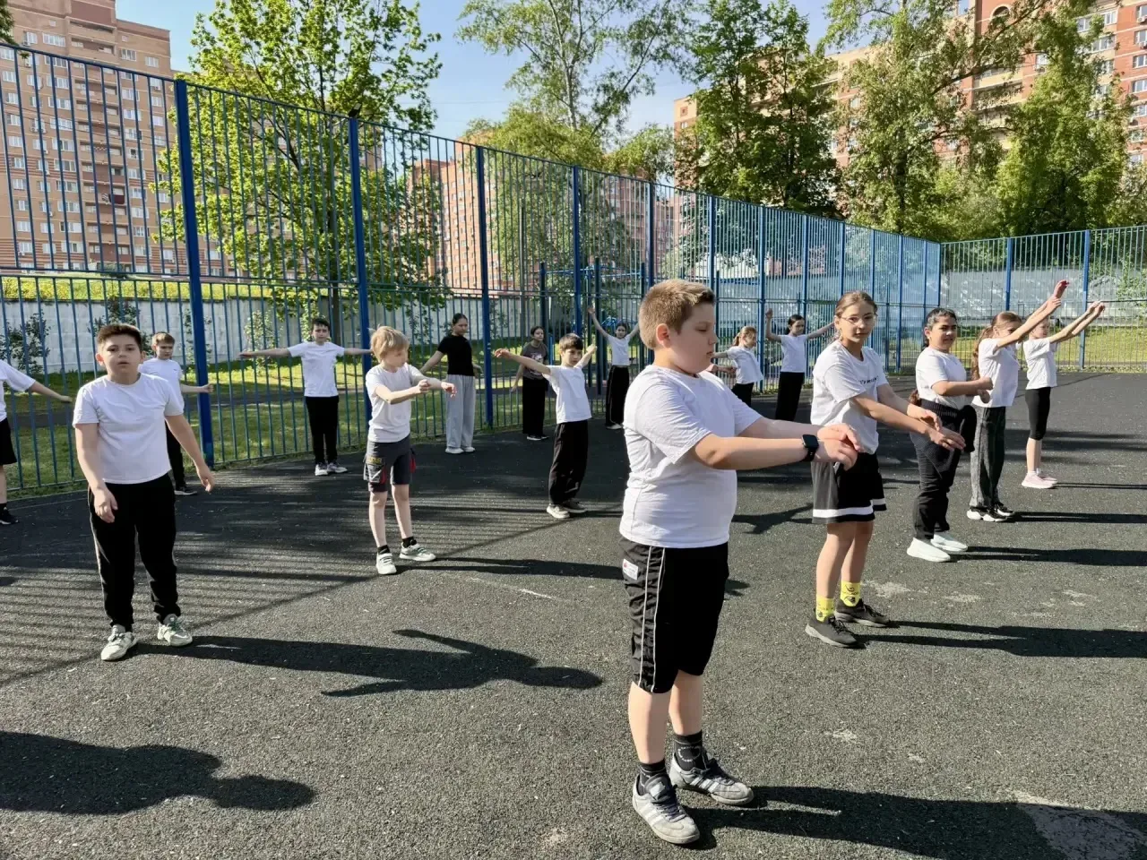🏅 Эстафеты в 4 «А»: в рамках предметной недели физической  культуры прошёл открытый урок!  Учитель Х