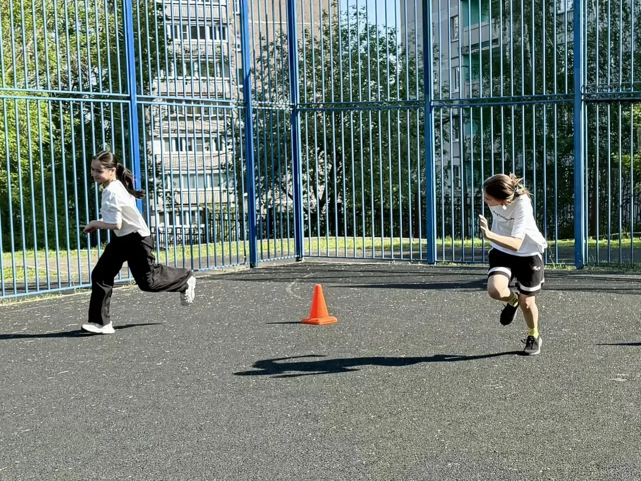 🏅 Эстафеты в 4 «А»: в рамках предметной недели физической  культуры прошёл открытый урок!  Учитель Х