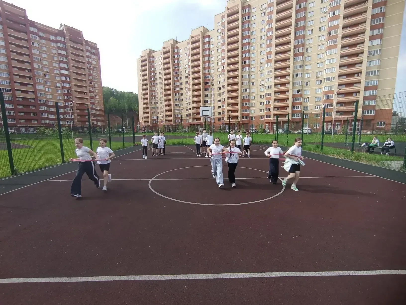 🤸‍♂️ Ловкость, скорость и хитрый ум: как прошел день у 4 «Э»  Наш 4 «Э» класс доказал, что быть спор