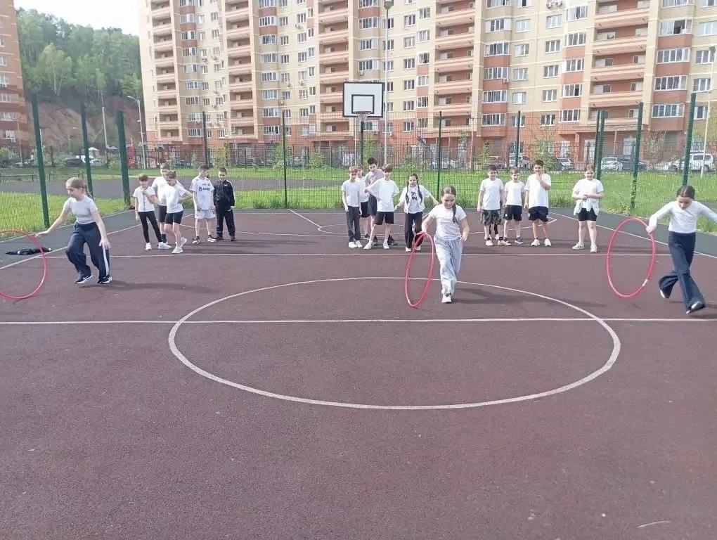 🤸‍♂️ Ловкость, скорость и хитрый ум: как прошел день у 4 «Э»  Наш 4 «Э» класс доказал, что быть спор