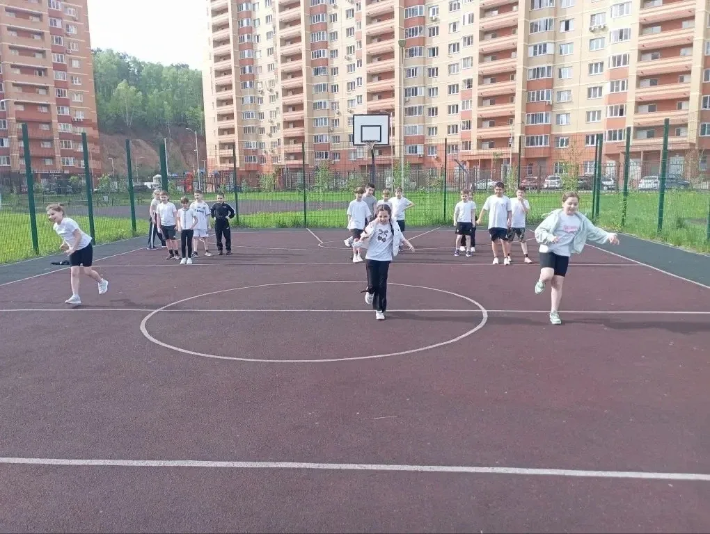 🤸‍♂️ Ловкость, скорость и хитрый ум: как прошел день у 4 «Э»  Наш 4 «Э» класс доказал, что быть спор