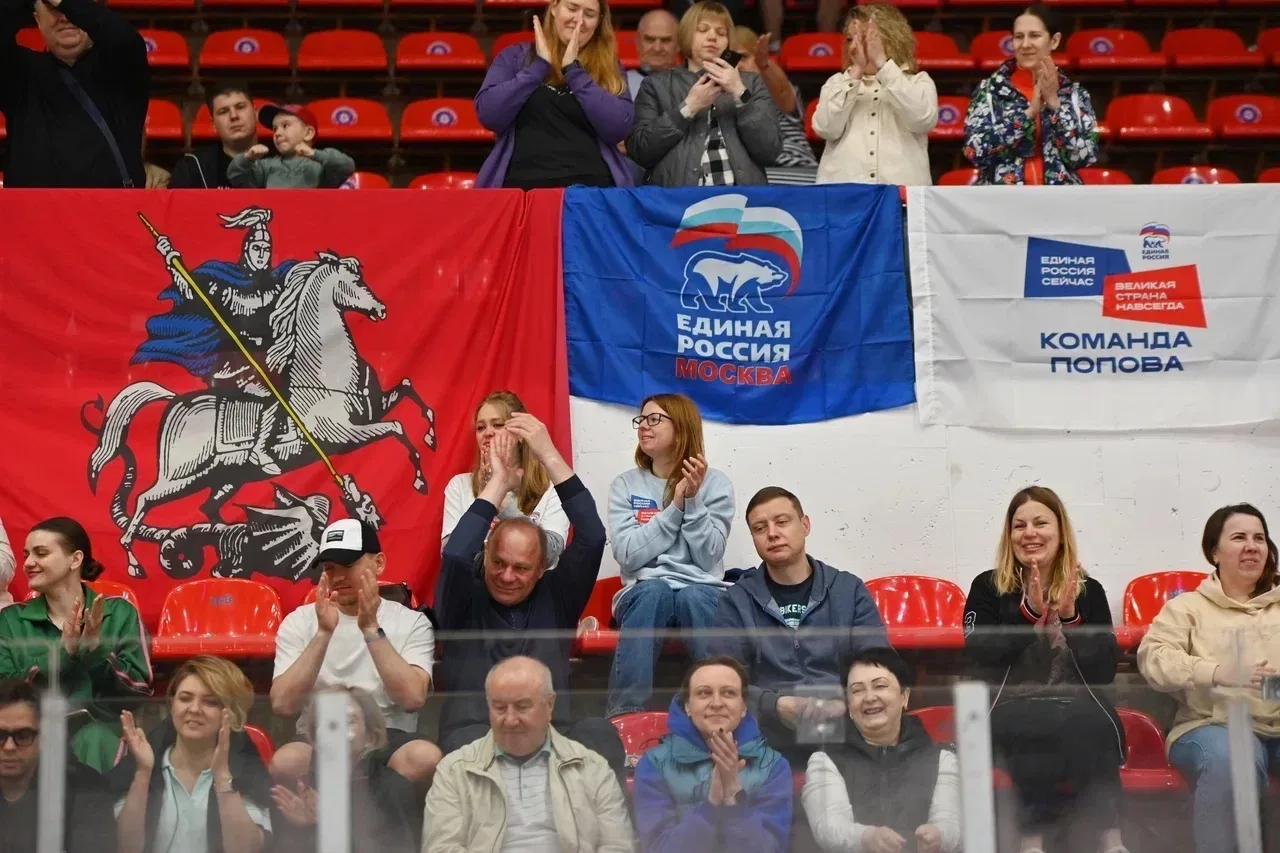 Межокружной турнир по хоккею прошёл вчера в Западном округе  🏒 Смотрите фоторепортаж