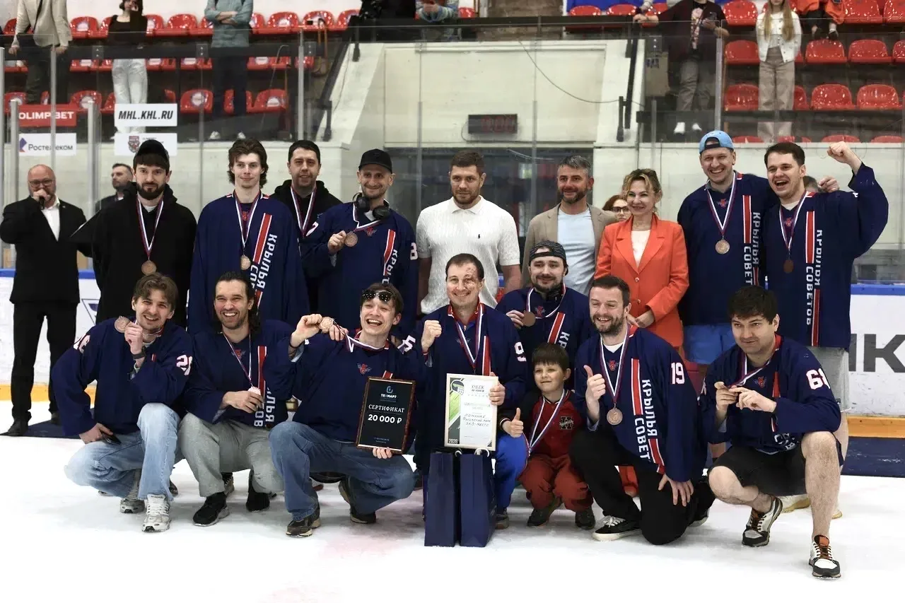 Межокружной турнир по хоккею прошёл вчера в Западном округе  🏒 Смотрите фоторепортаж