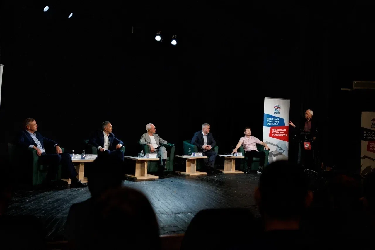Роль театра в формировании ценностей молодёжи обсудили в Театре сатиры  🎭 В малом зале «Чердак сатир