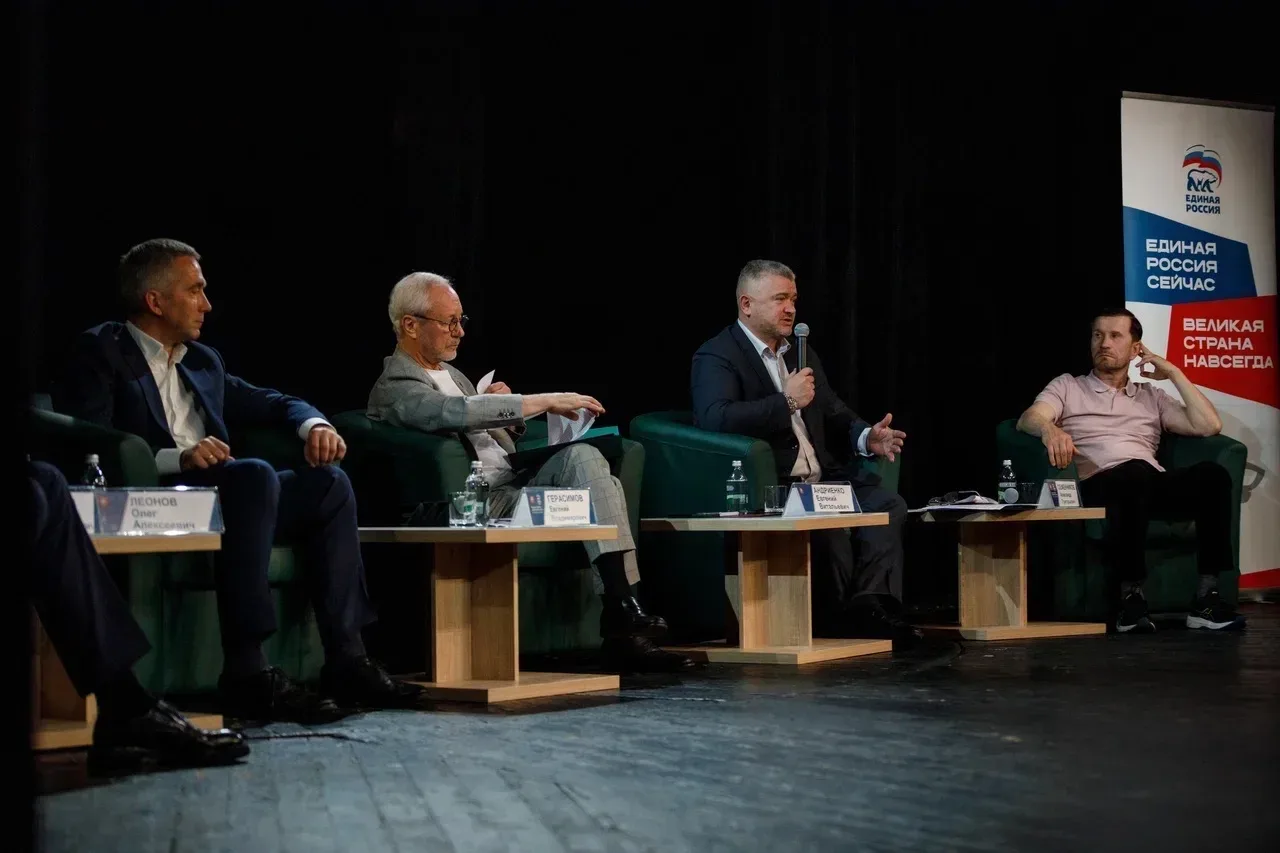 Роль театра в формировании ценностей молодёжи обсудили в Театре сатиры  🎭 В малом зале «Чердак сатир