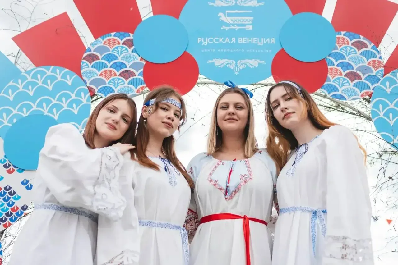 «Русская Венеция» открывает сезон: Холуй зовет в гости уже в эти выходные  Холуй, который совсем нед