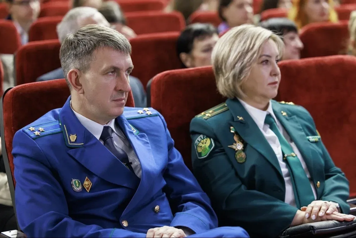 Сахалинский институт железнодорожного транспорта отметил свое 65-летие: экспертная дискуссионная пло