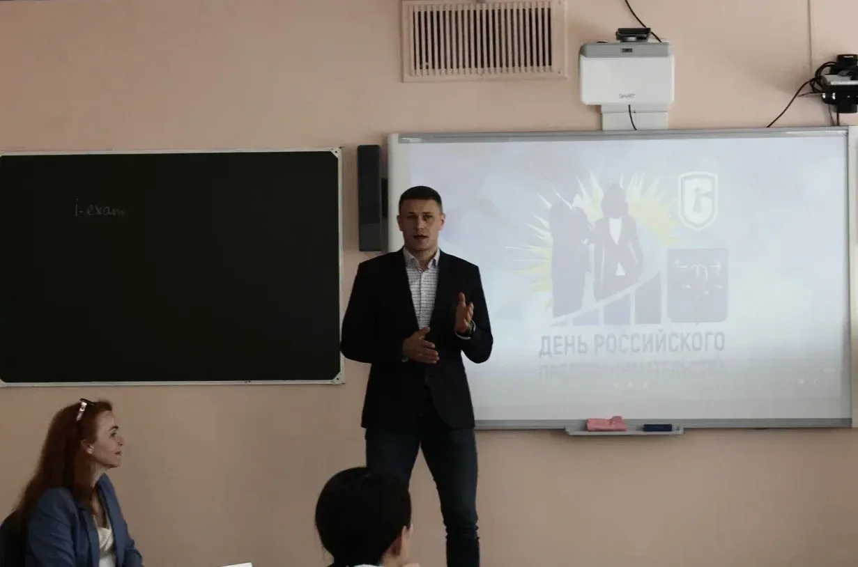 В СахИЖТ прошла встреча «Будущий предприниматель», приуроченная ко Дню российского предпринимательст