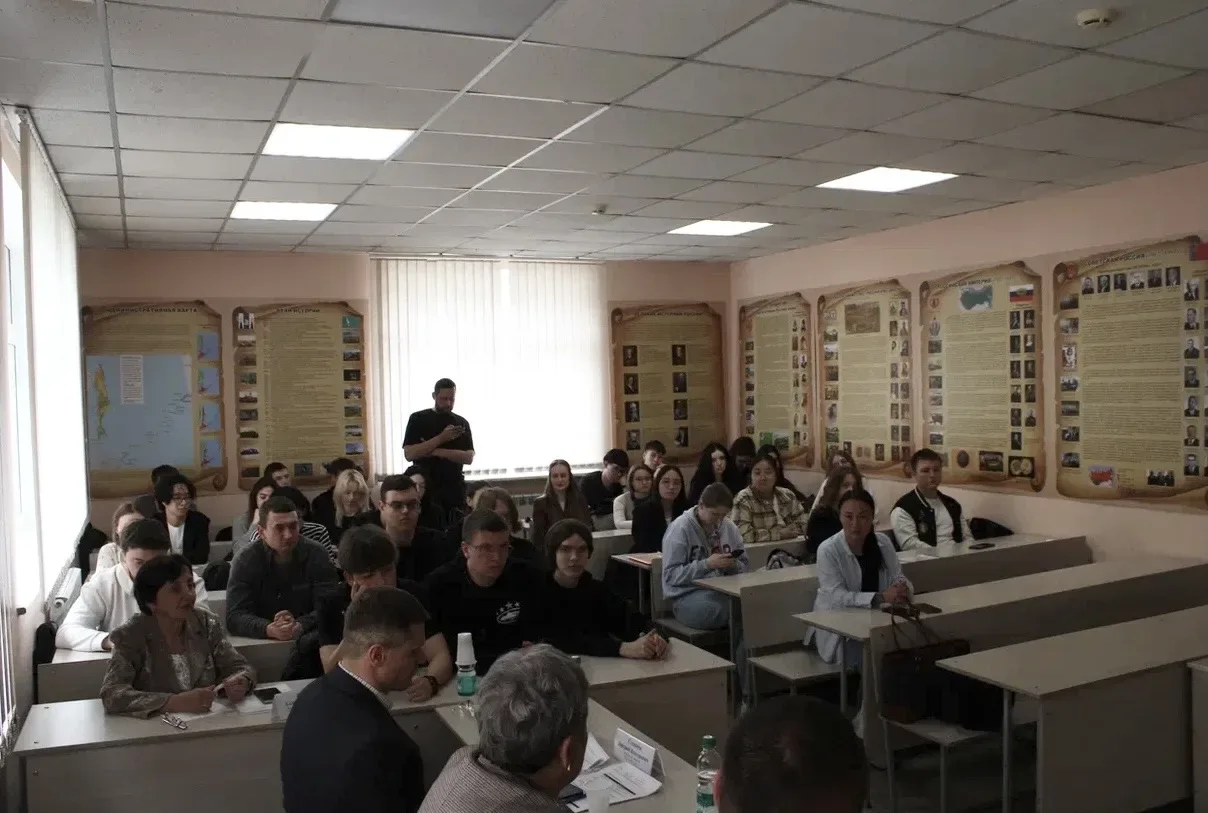 В СахИЖТ прошла встреча «Будущий предприниматель», приуроченная ко Дню российского предпринимательст