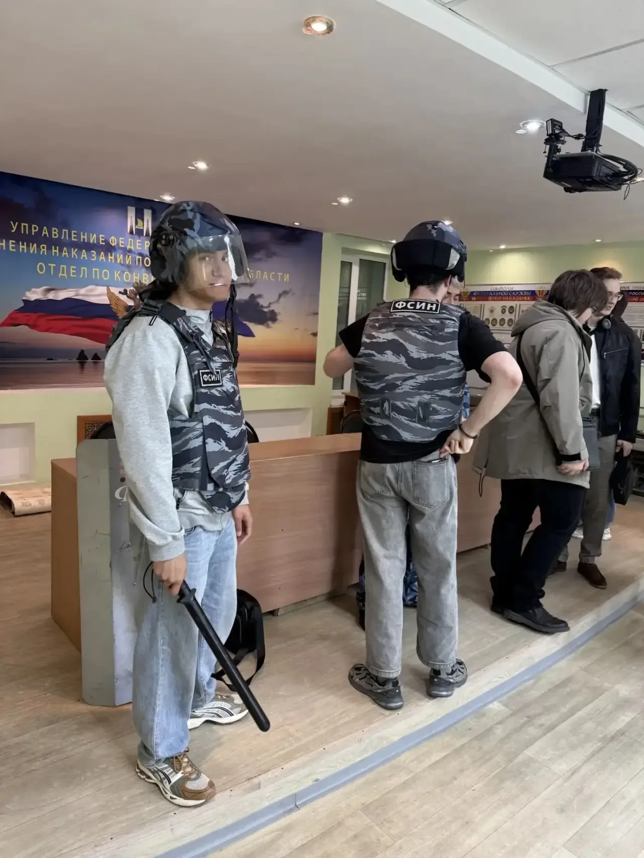 Студенты Сахалинского института железнодорожного транспорта посетили Отдел по конвоированию УФСИН по