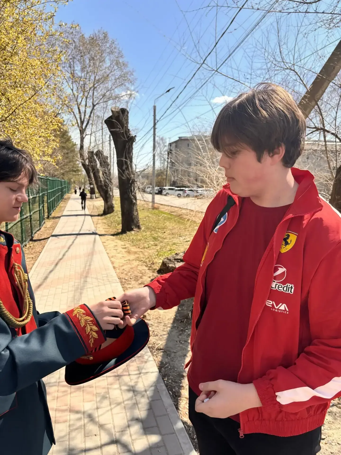 Студенческий патриотический кружок им. генерала Карбышева раздал Георгиевские ленты в АмИЖТ!  Накану