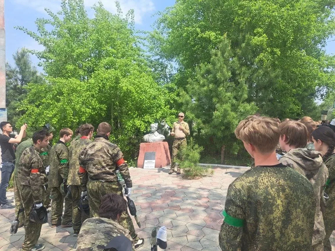 ✨ Активно и с пользой: студенты Приморского института железнодорожного транспорта на реконструкции «