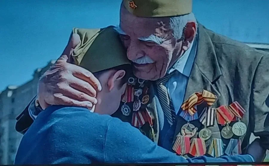 14 мая учащиеся 5 «Б» класса посетили патриотическое занятие «Дорогами дедовских побед» в библиотеке