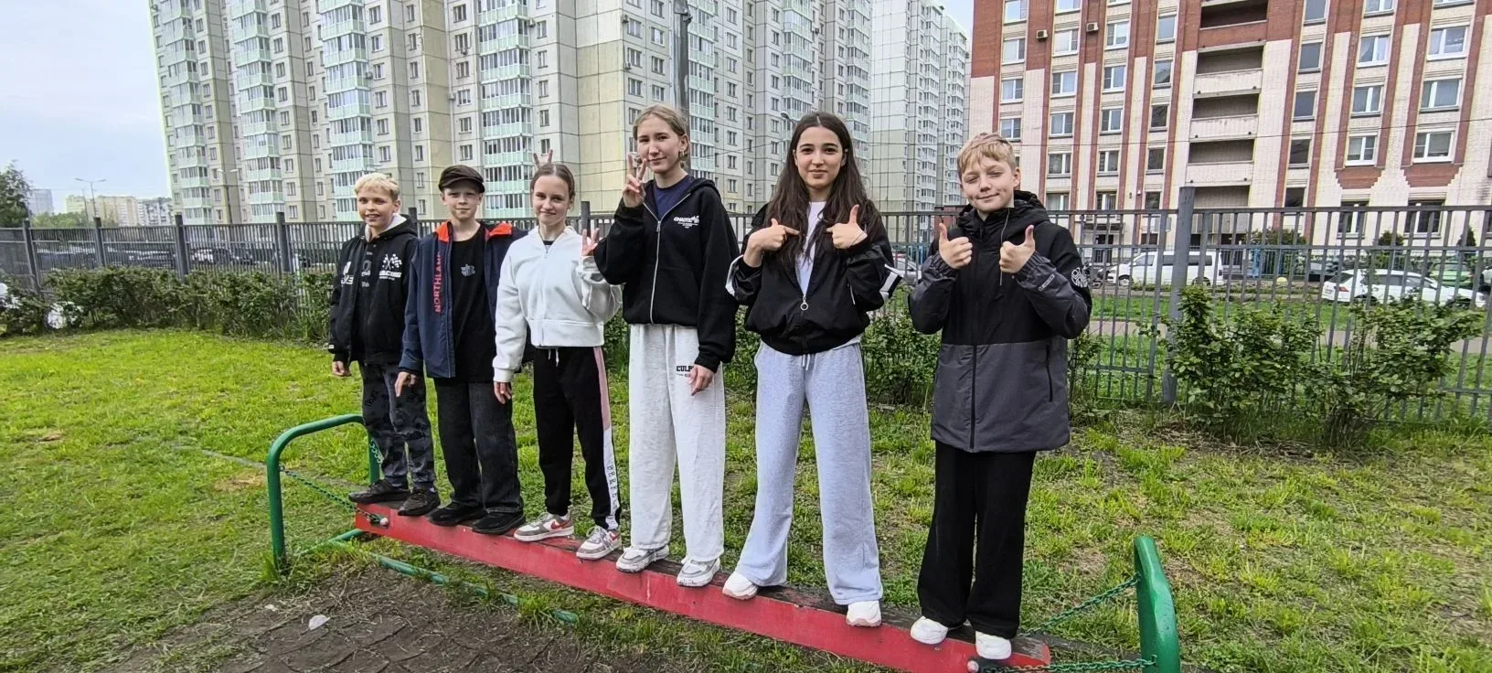 ВЫЗОВ ПЕРВЫХ  В пятницу ученики нашей школы приняли участие в спортивном соревновании «Вызов Первых»