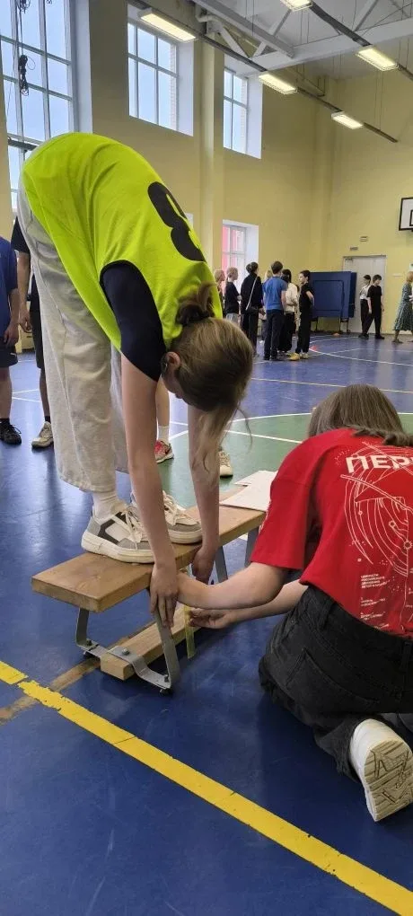 ВЫЗОВ ПЕРВЫХ  В пятницу ученики нашей школы приняли участие в спортивном соревновании «Вызов Первых»