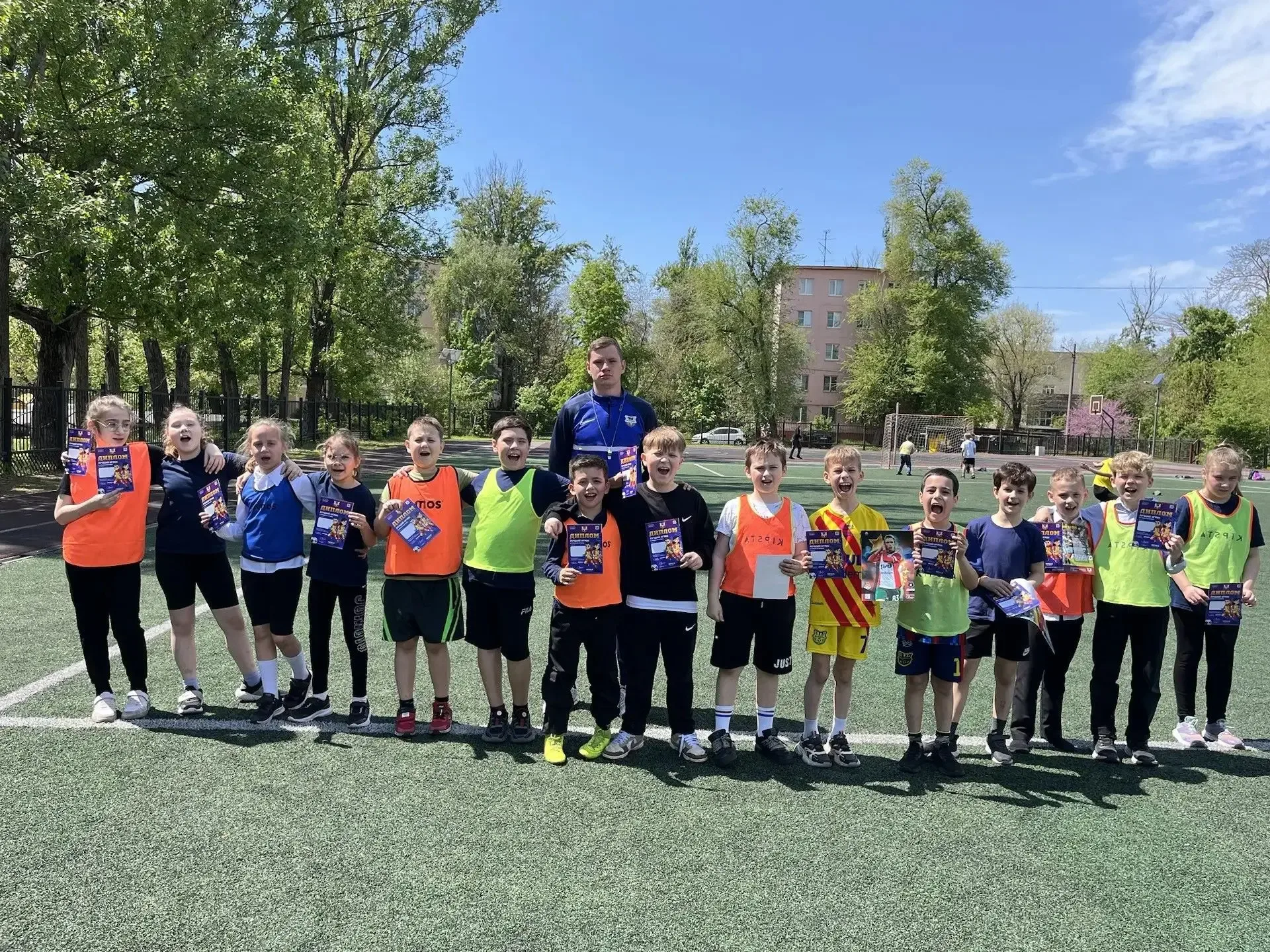 🔝⚽️  Гимназия # 95 совместно с футбольным клубом «Импульс» организовали уроки футбола среди учеников