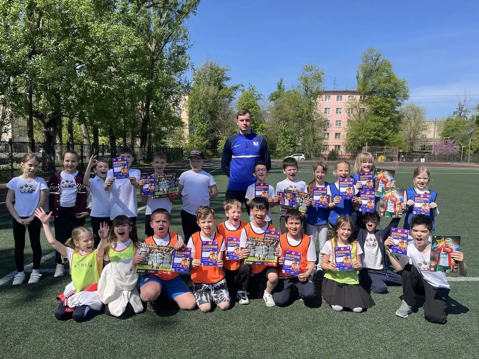 🔝⚽️  Гимназия # 95 совместно с футбольным клубом «Импульс» организовали уроки футбола среди учеников