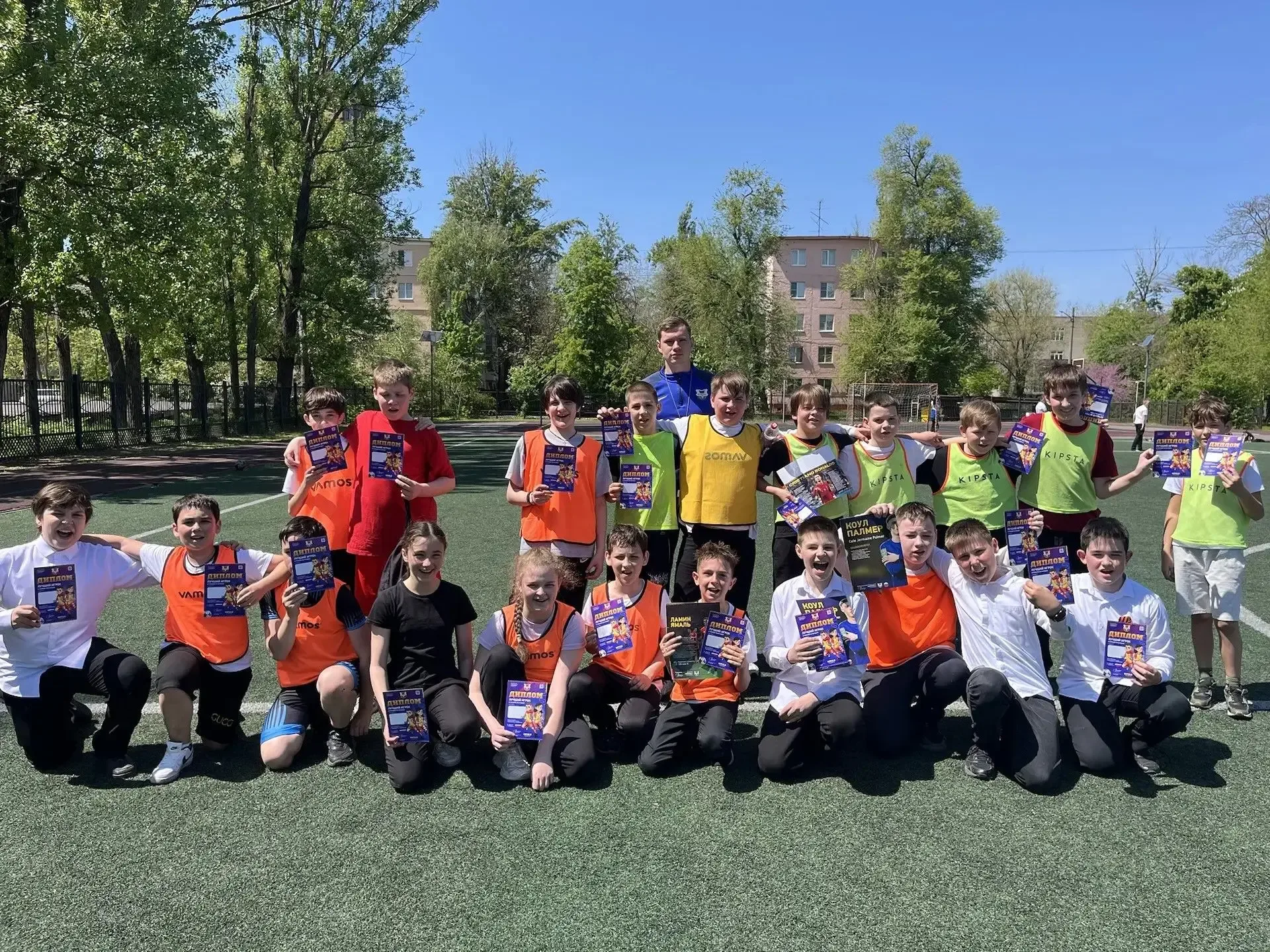 🔝⚽️  Гимназия # 95 совместно с футбольным клубом «Импульс» организовали уроки футбола среди учеников