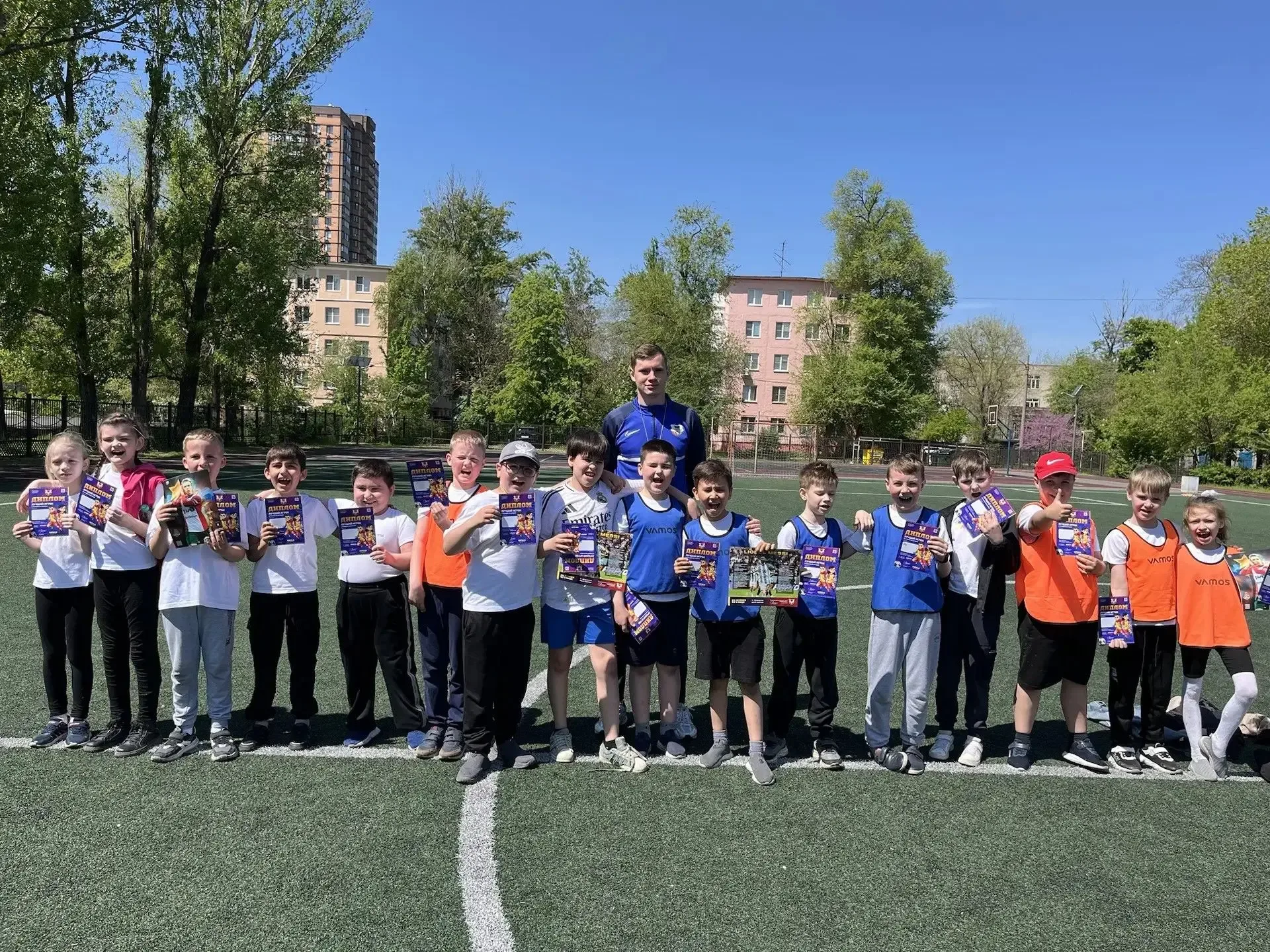🔝⚽️  Гимназия # 95 совместно с футбольным клубом «Импульс» организовали уроки футбола среди учеников