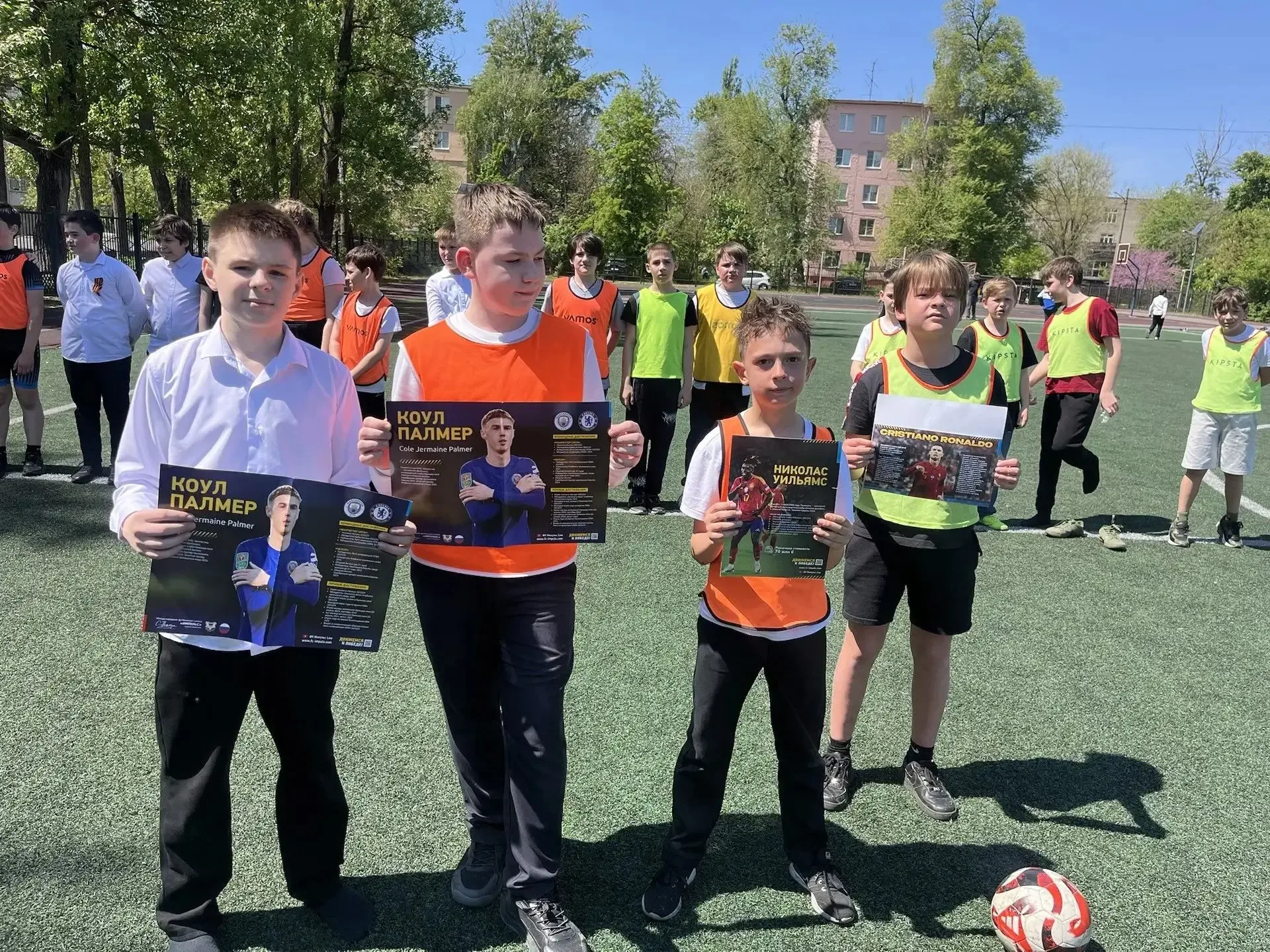🔝⚽️  Гимназия # 95 совместно с футбольным клубом «Импульс» организовали уроки футбола среди учеников