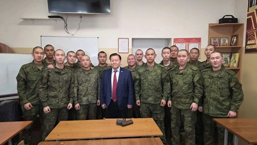 Встретился с нашими якутскими ребятами в Хабаровске  Вчера в учебном подразделении 64-й бригады я ли