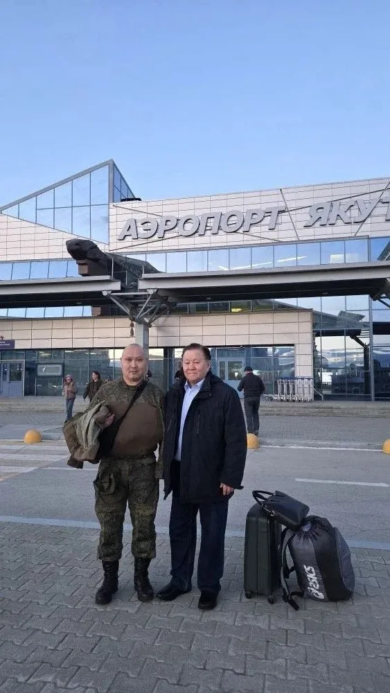 6 мая, когда я летел рейсом Хабаровск — Якутск, рядом со мной оказался участник специальной военной 