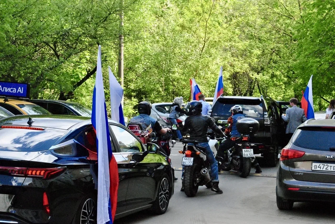 На выходных в ЮЗАО прошел мотопробег, посвященный 81-й годовщине Победы  Его организовали активисты,
